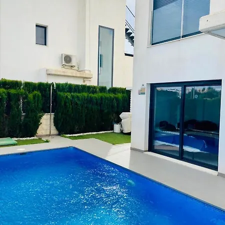 Luxury With Private Pool Villa
